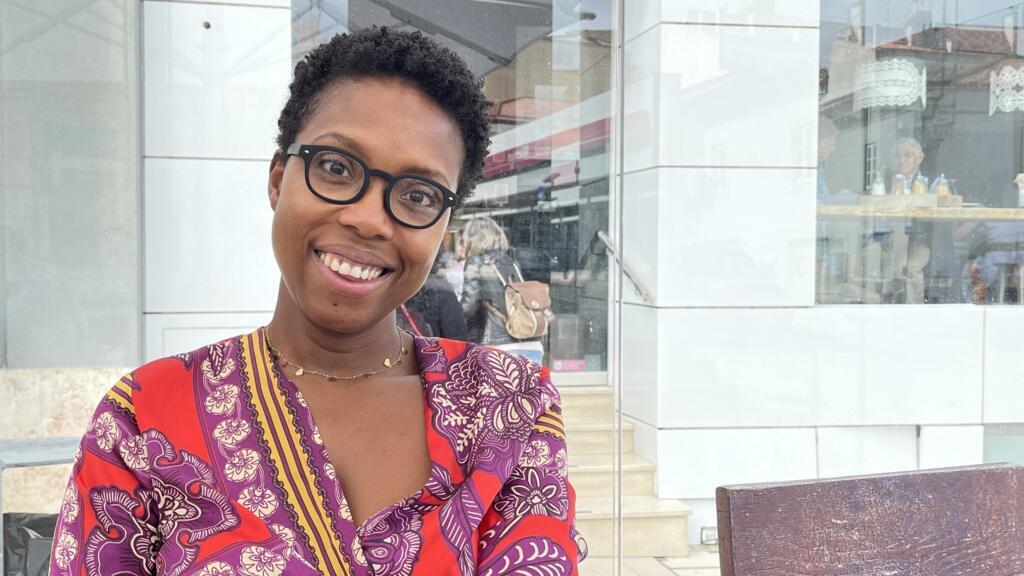 Karyna Gomes, chanteuse et journaliste, en septembre 2023, à Torres Vedras, au Portugal.